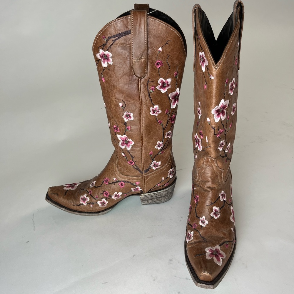 lane cherry blossom cowboy boots. Scuffs on the toe (see photo)